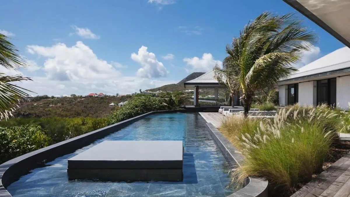 Luxurious Villa with Ocean Views in Pointe Milou