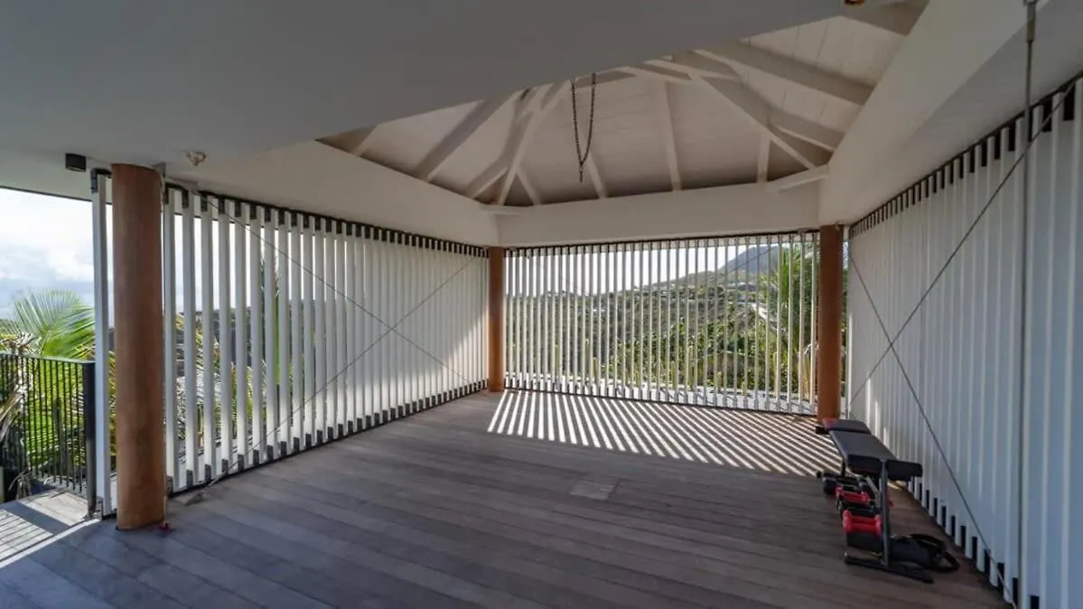 Luxurious Villa with Ocean Views in Pointe Milou