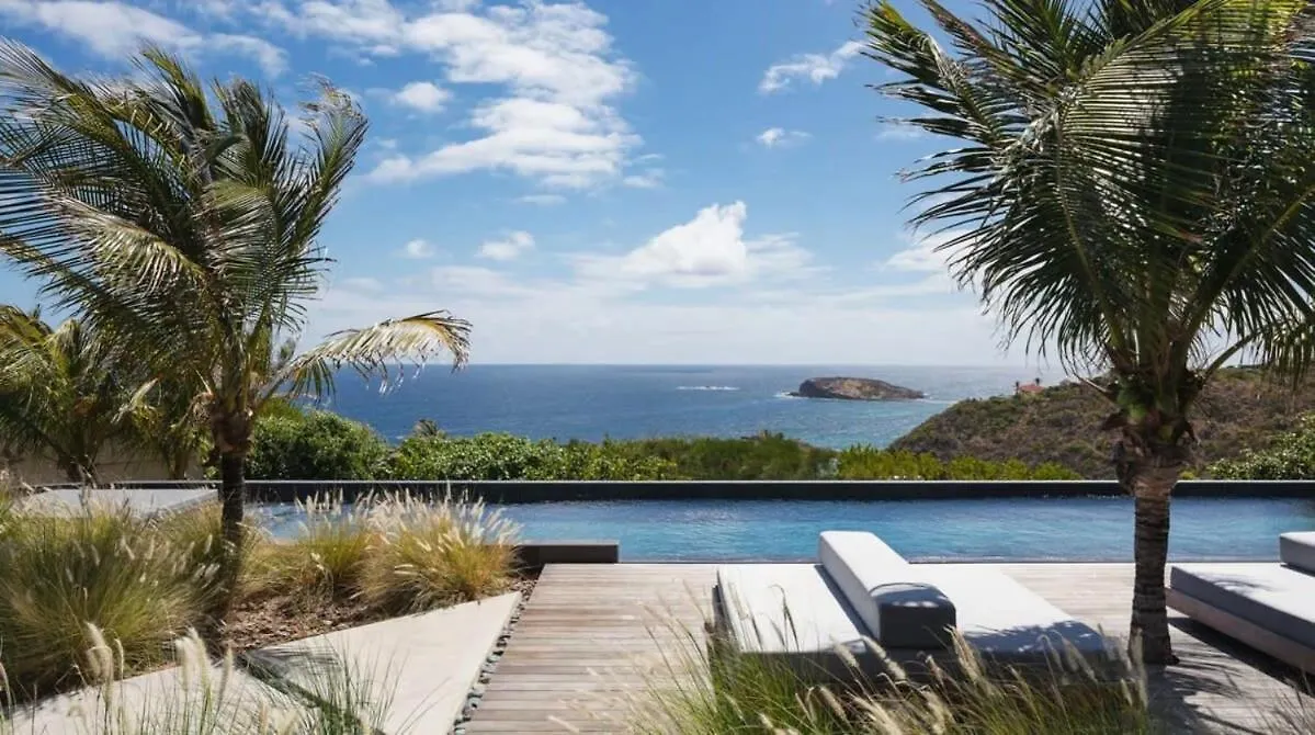 Luxurious Villa with Ocean Views in Pointe Milou