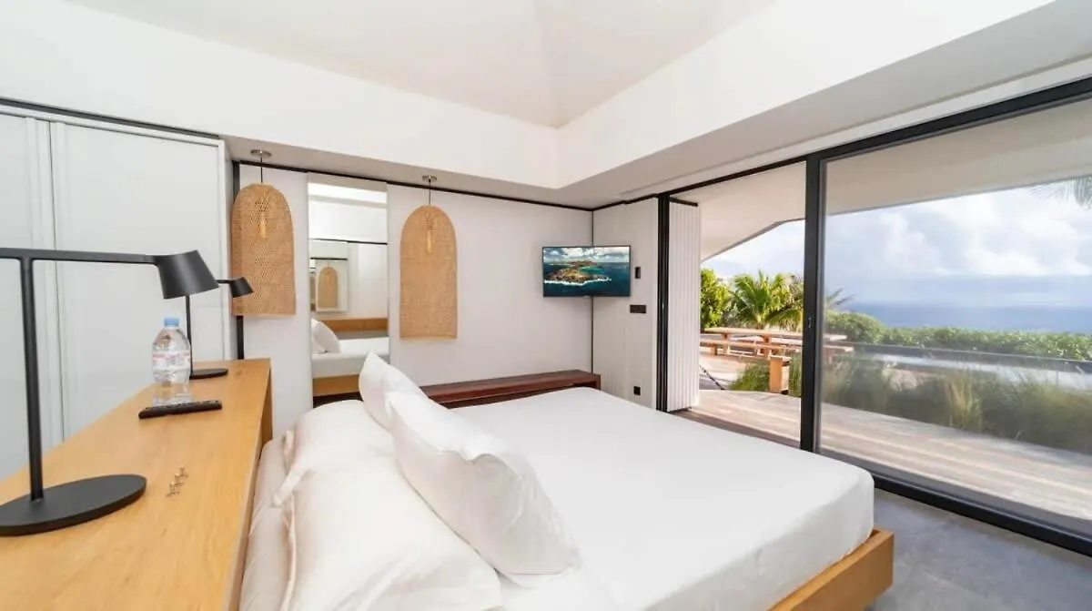 Luxurious Villa with Ocean Views in Pointe Milou 0*,