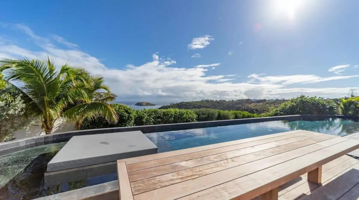 Luxurious Villa with Ocean Views in Pointe Milou