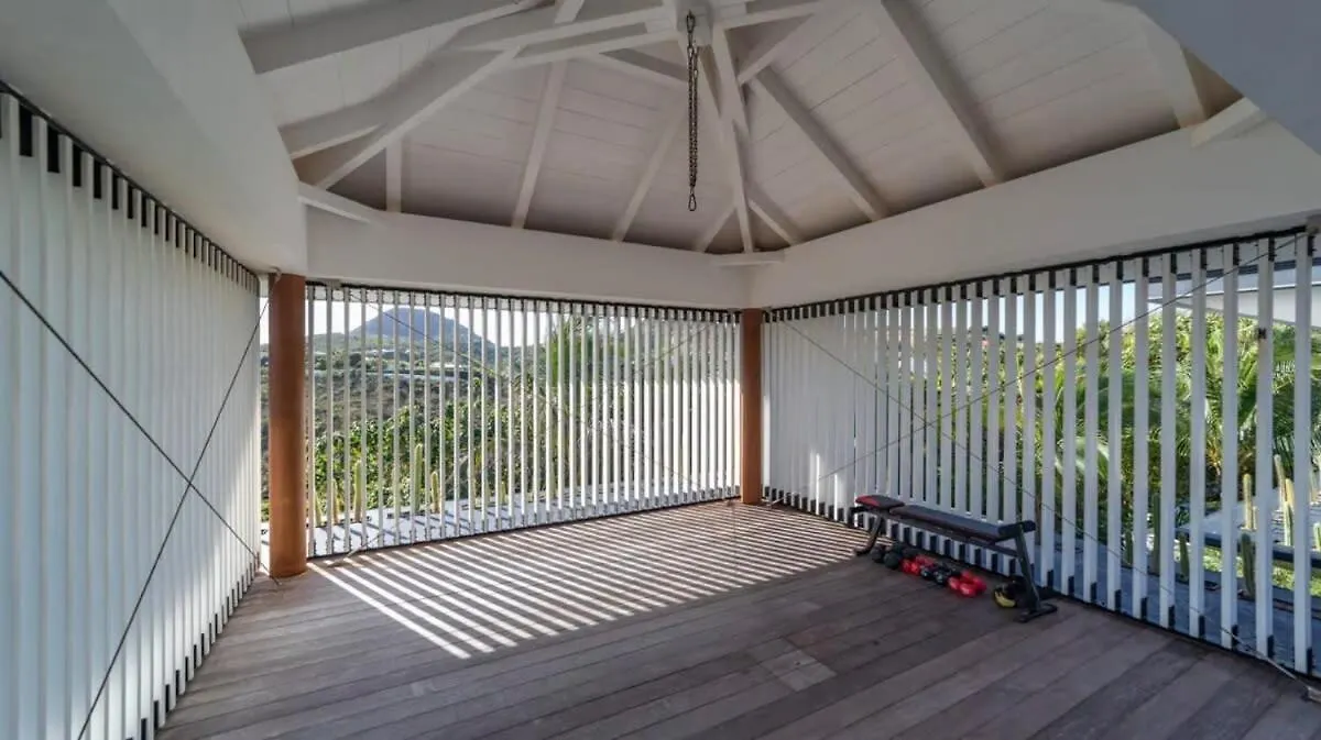 Luxurious Villa with Ocean Views in Pointe Milou