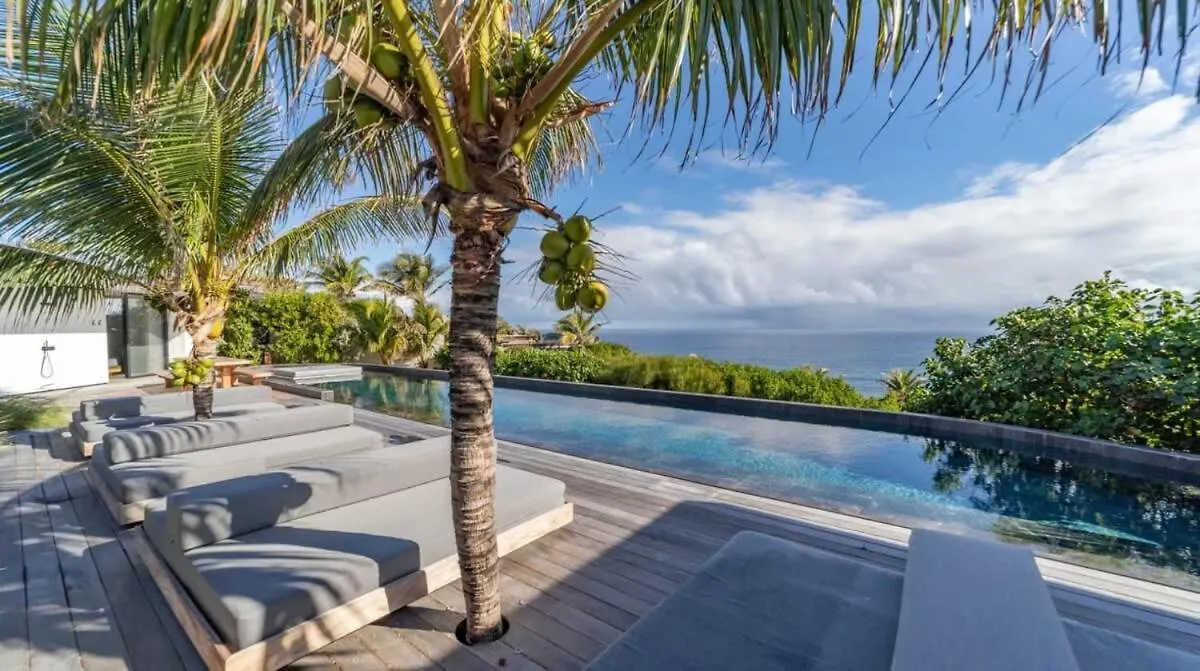 Luxurious Villa with Ocean Views in Pointe Milou